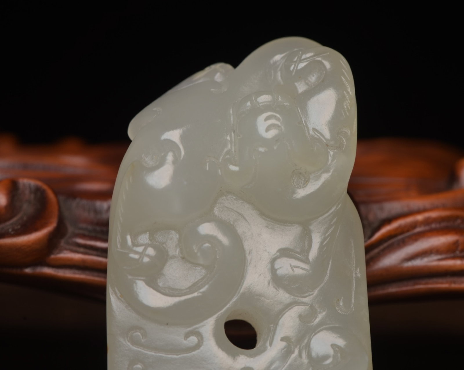 An Exquisite White Jade Dragon Pattern Pendant - 6