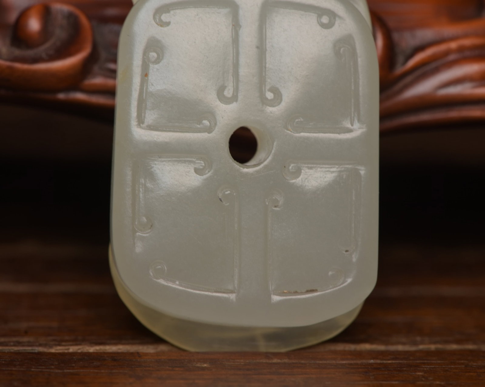 An Exquisite White Jade Dragon Pattern Pendant - 9