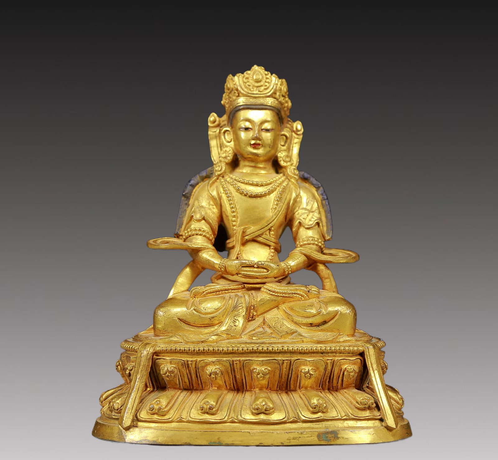 A Solemn Gilt Bronze Statue of Amitayus: A Solemn Gilt Bronze Statue of Amitayus,Ming Dynasty, China,Size:5.3inx3.7inx6.7in,Weight:1475g 铜鎏金无量寿佛像，明代