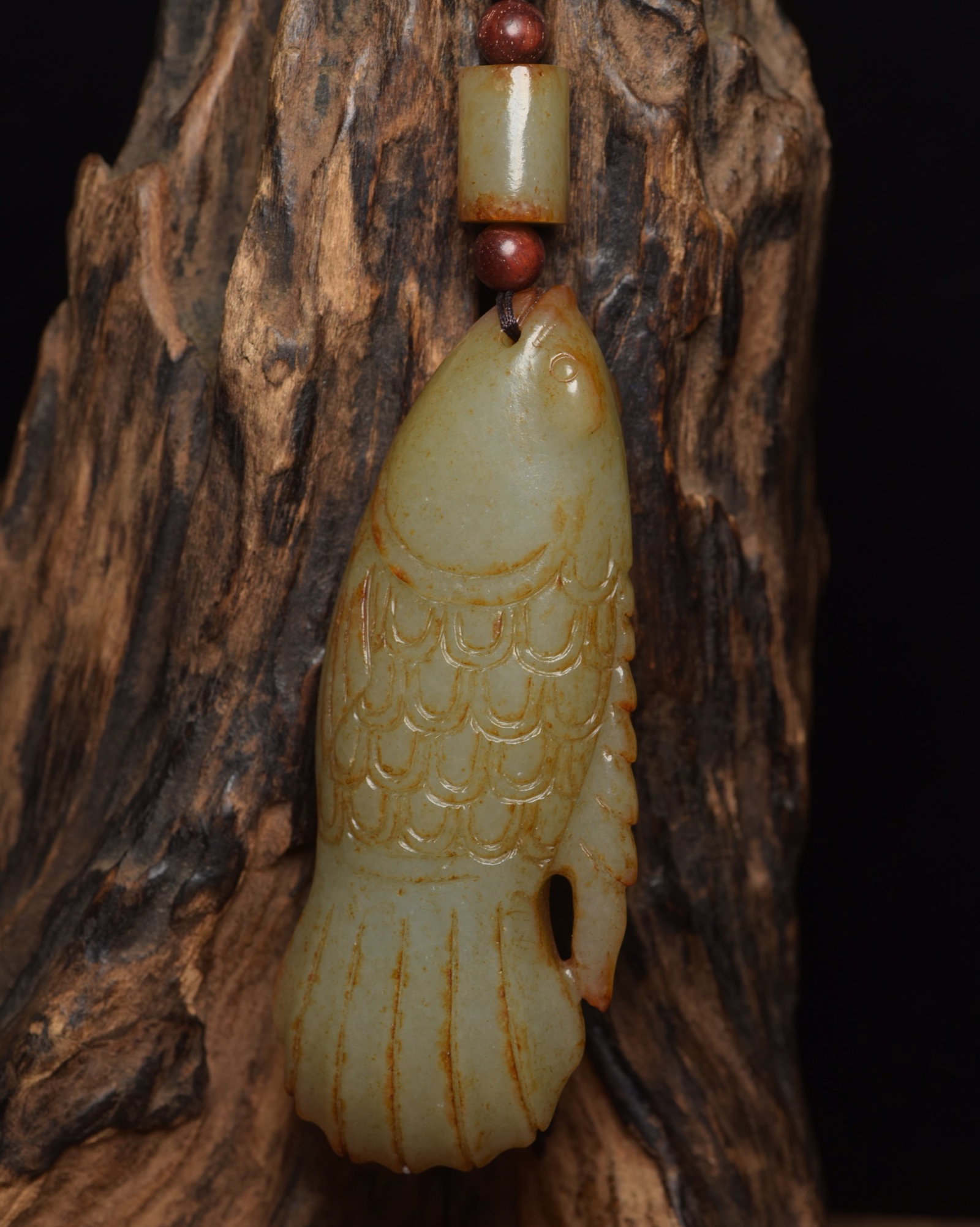 An Exquisite White Jade Fish Pendant - 2