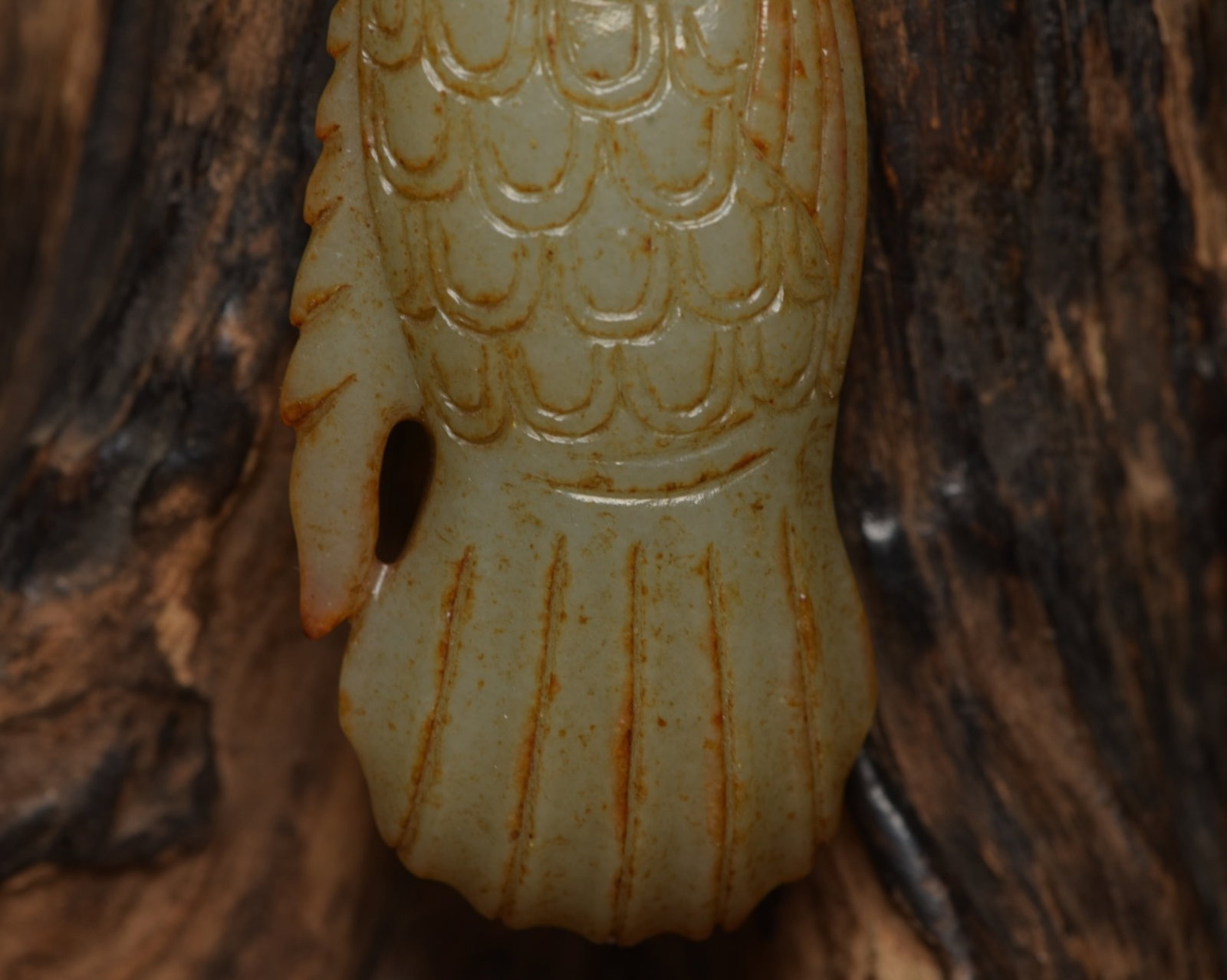 An Exquisite White Jade Fish Pendant - 6