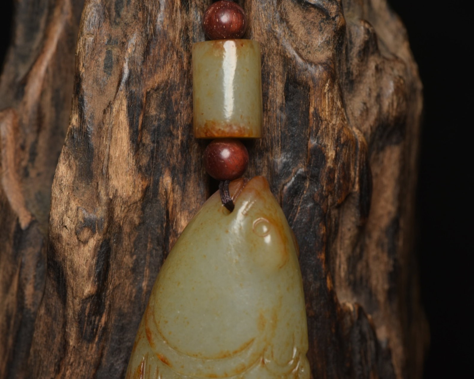 An Exquisite White Jade Fish Pendant - 7