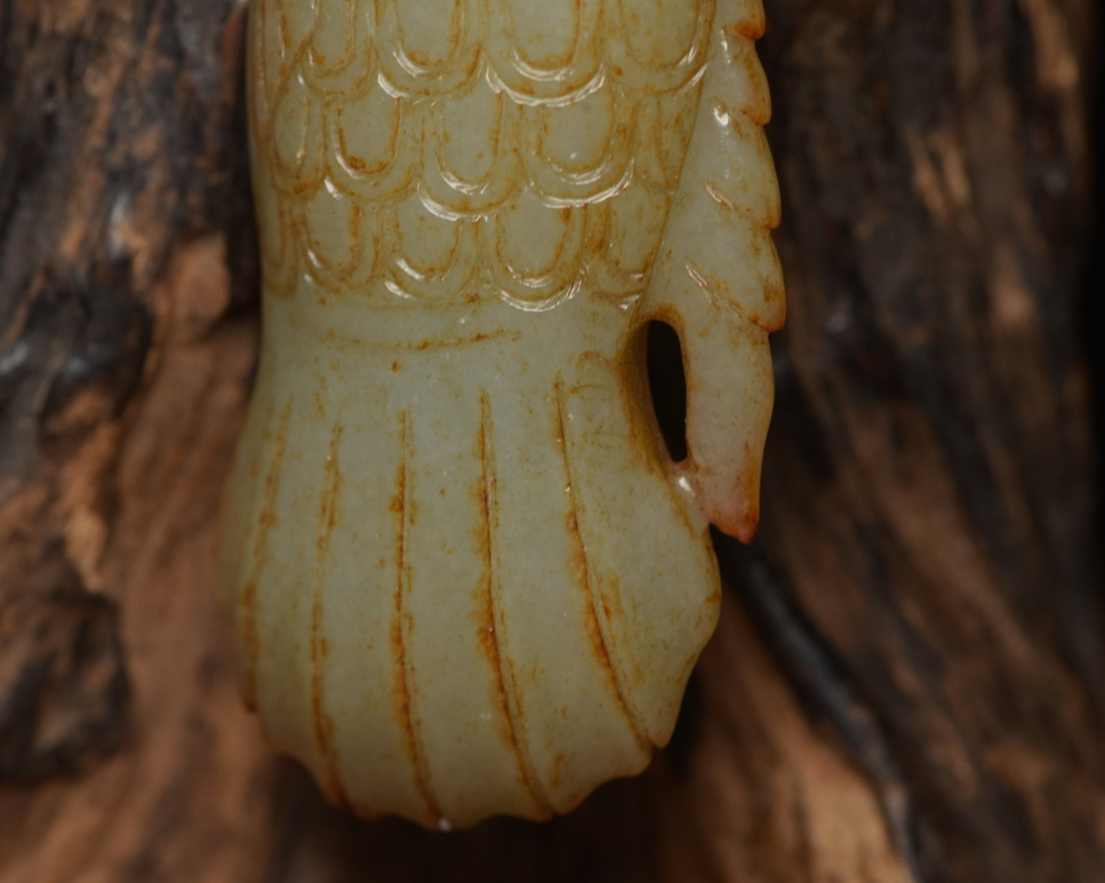 An Exquisite White Jade Fish Pendant - 9