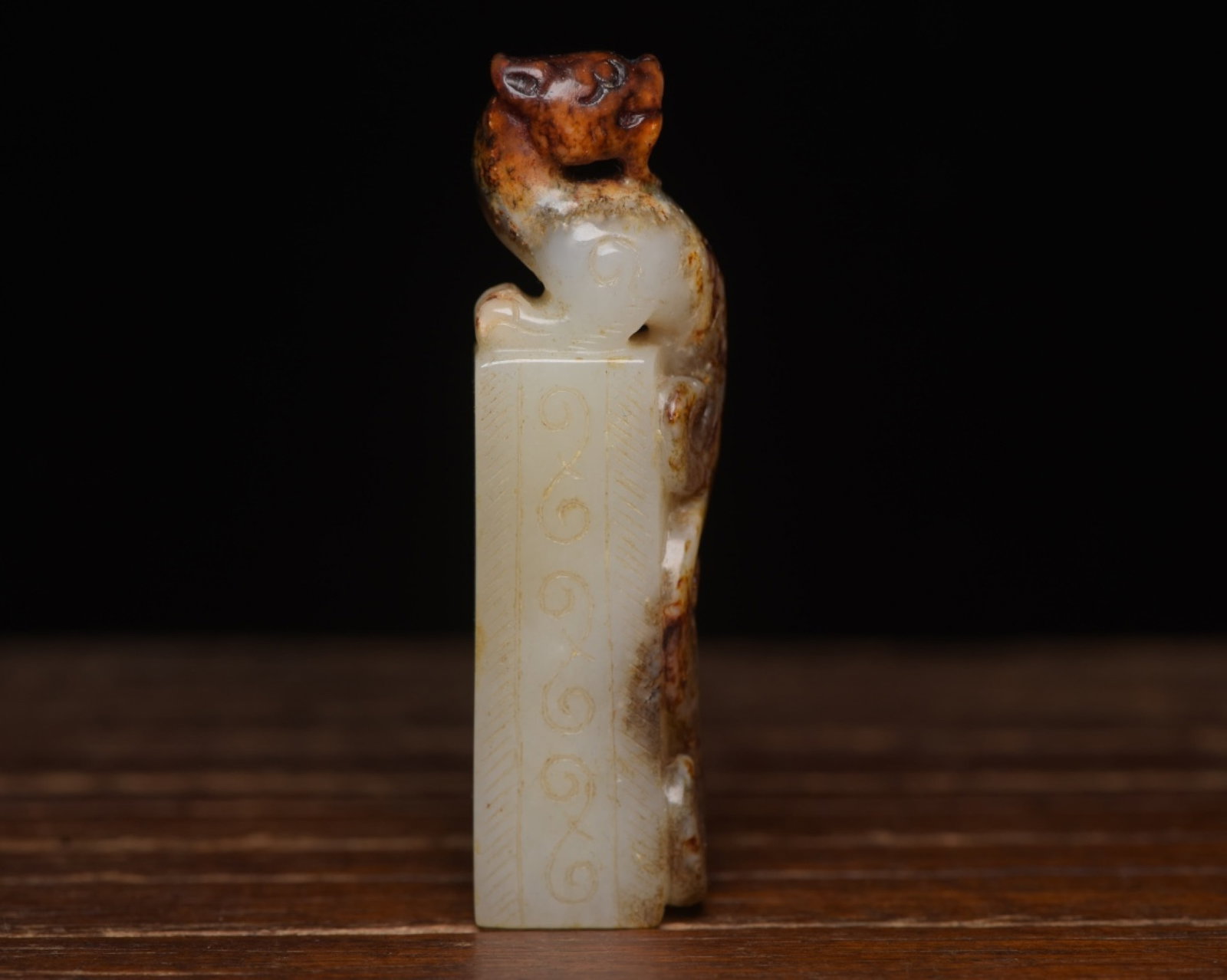 An Exquisite White Jade Dragon Seal: An Exquisite White Jade Dragon Seal,Qing Dynasty,China,Size:3.2inx1inx0.8in,Weight:53g 白玉龙印章,中国清代