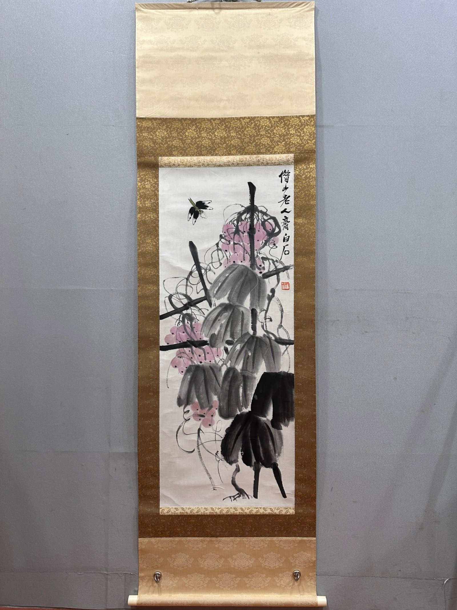 A Chinese Vertical Scroll Ink Painting of Grapes on Paper: A Chinese Vertical Scroll Ink Painting of Grapes on Paper,Qi Baishi,Size:16.1inx40.6in 一幅中国水墨葡萄画立轴,齐白石