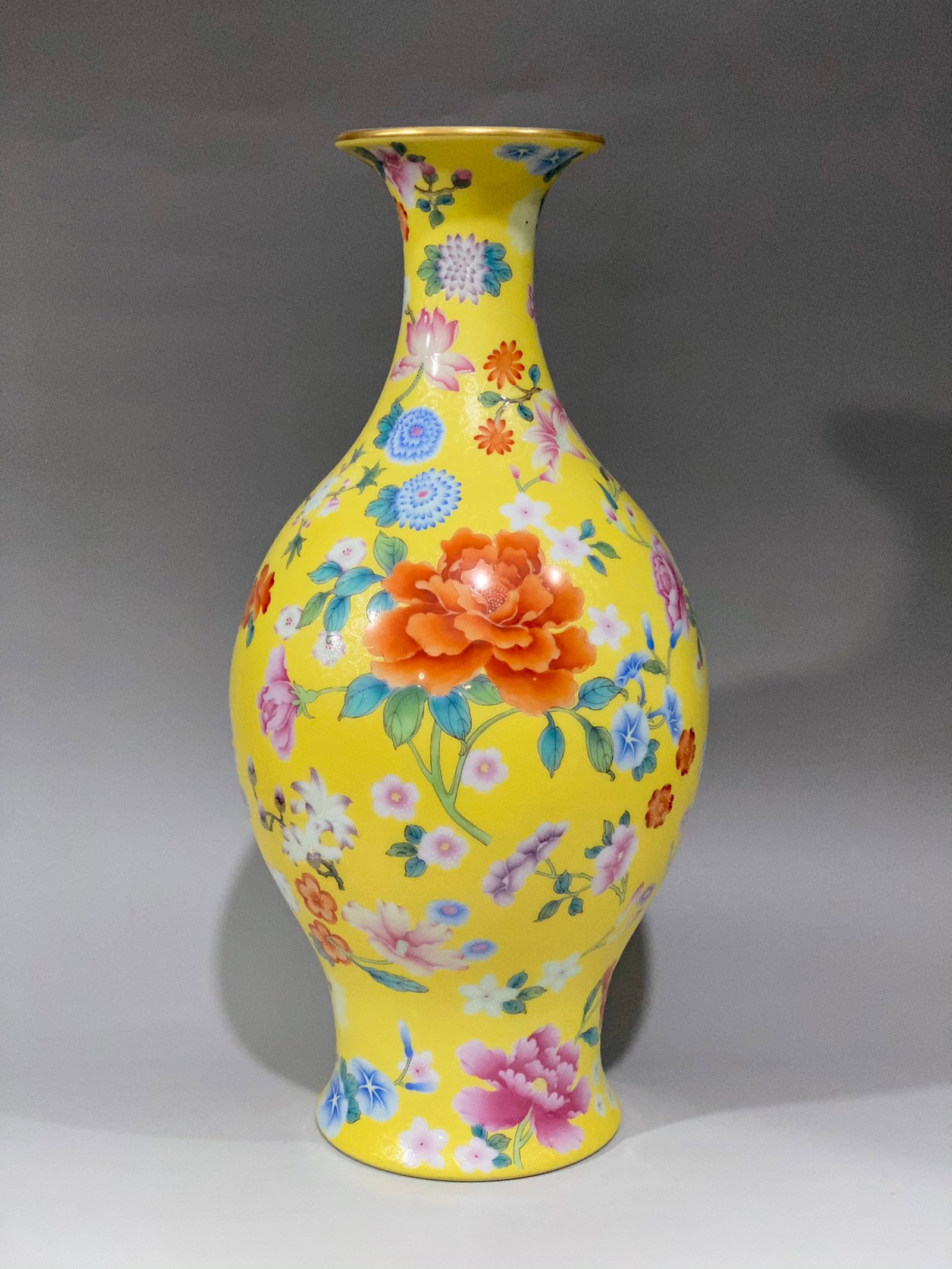 An Exquisite Enamel Flower and Bird Pattern Vase: An Exquisite Enamel Flower and Bird Pattern Vase,Qing Dynasty, China,Qianlong Four-character Mark,Size:15.2inx7.3in 珐琅彩花卉纹瓶,中国清
