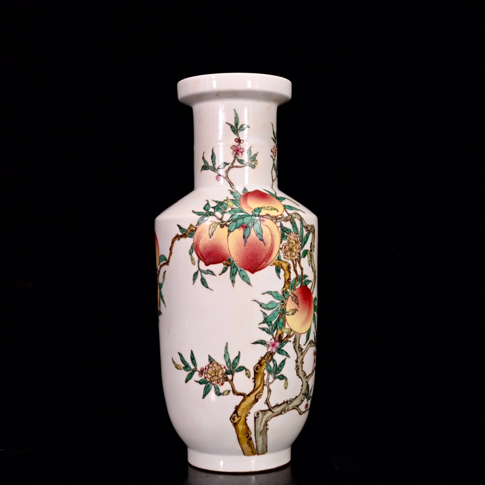 A Huge Famille-Rose Bats and Peach Pattern Vase: A Huge Famille-Rose Bats and Peach Pattern Vase,Qing Dynasty,China,Yongzheng Six-Character Mark,Size:16.7inx7.1in 粉彩蝙蝠桃子纹瓶,中国ę