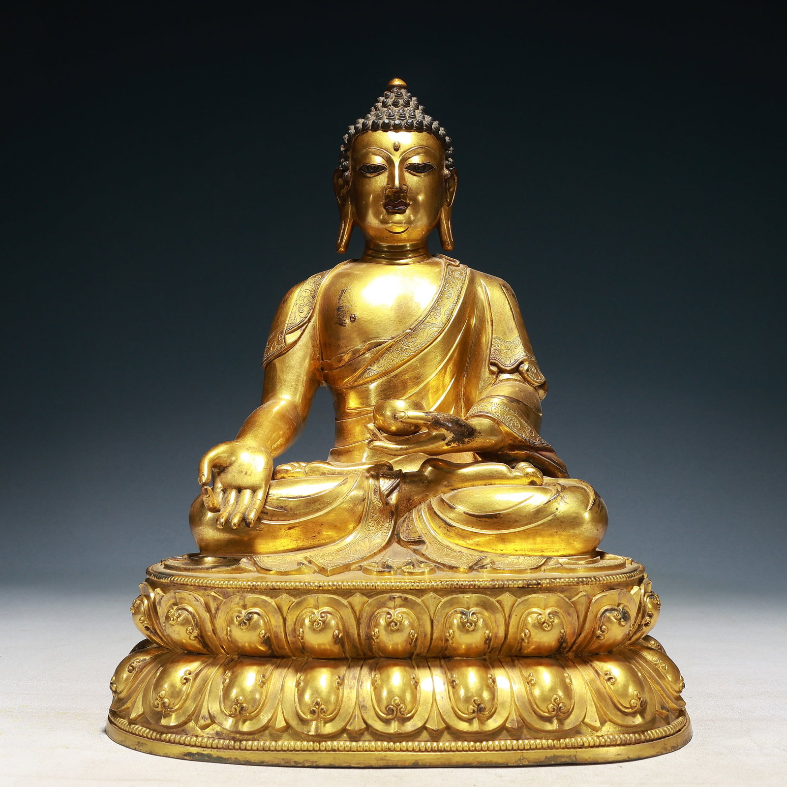 A Solemn Gilt Bronze Statue of Sakyamuni: A Solemn Gilt Bronze Statue of Sakyamuni,Qing Dynasty,China,Size:12.6inx7.9inx16.1in,Weight:10200g 铜鎏金释迦摩尼像,中国清代