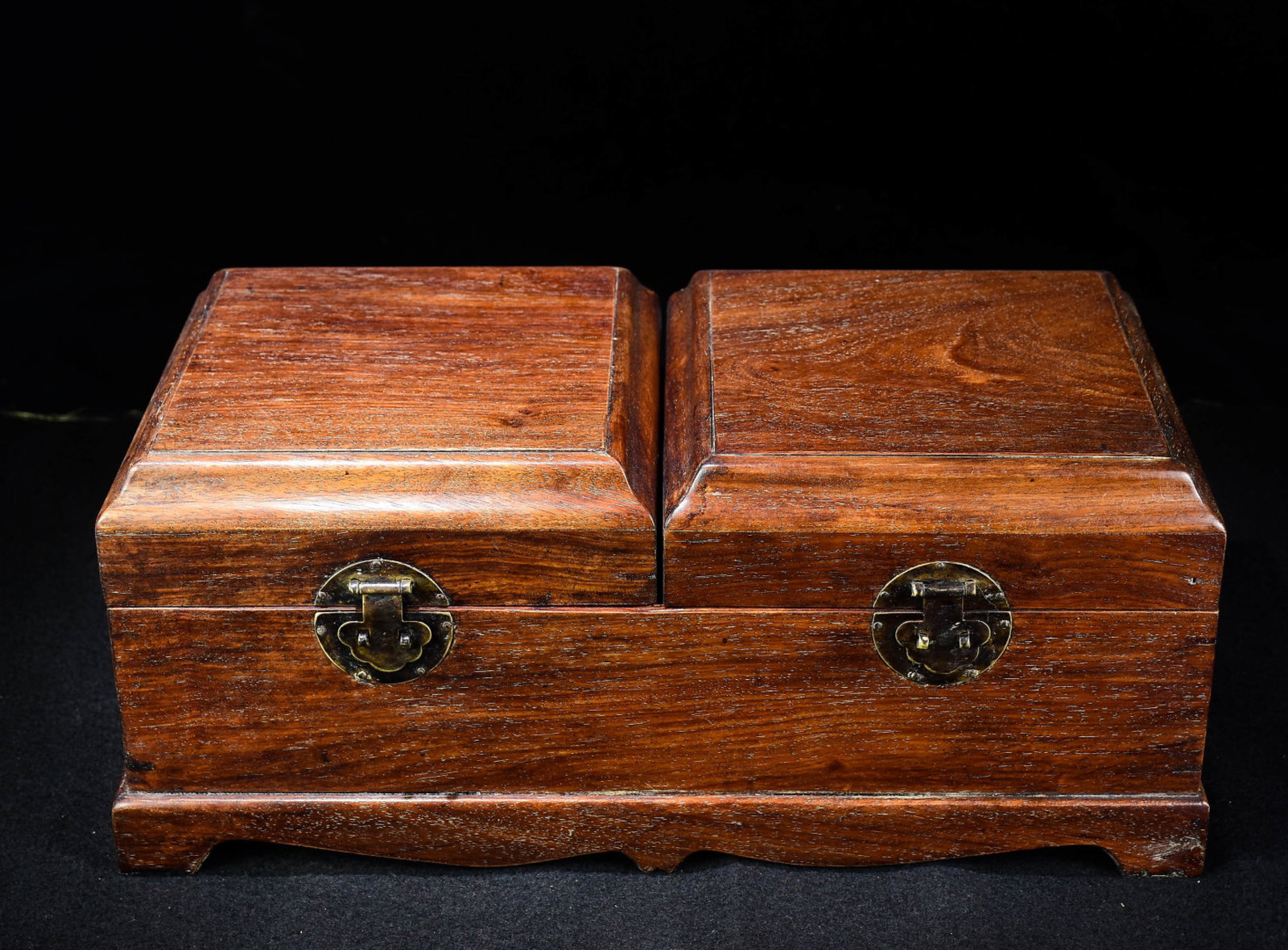 A Rare Huanghuali wood Box: A Rare Huanghuali wood Box,Qing Dynasty,China,Size:6.7inx16.1inx8.3in 黄花梨木箱,中国清代