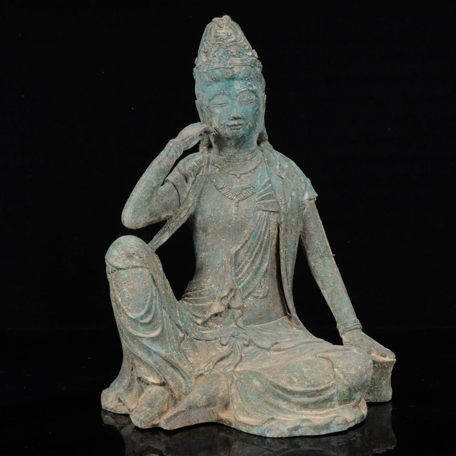 A Solemn Bronze Statue of Avalokitesvara: A Solemn Bronze Statue of Avalokitesvara,The Warring States period in China,Size:9.8inx11inx13.4in,Weight:5900g