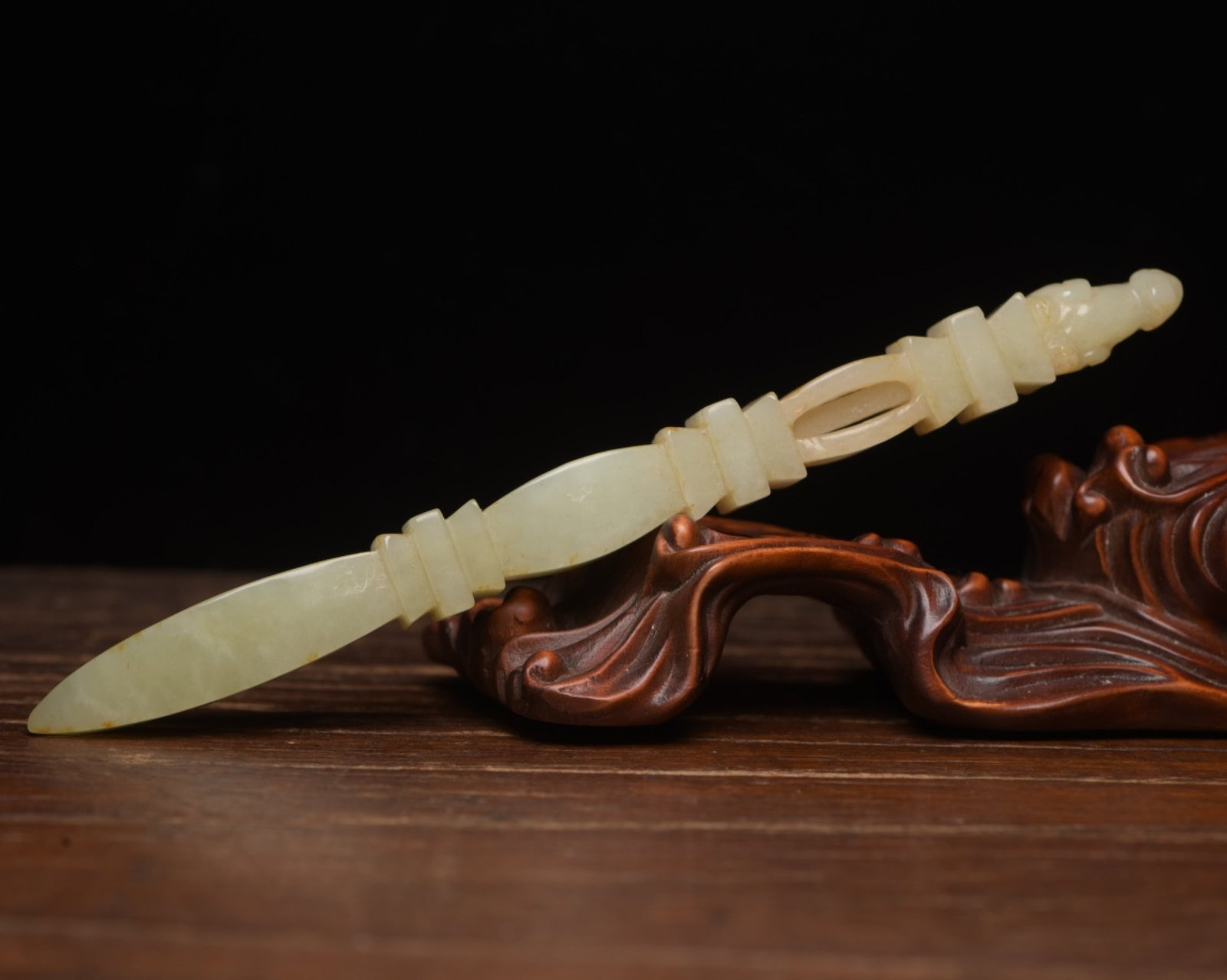 An Exquisite White Jade Ritual Implement - 3