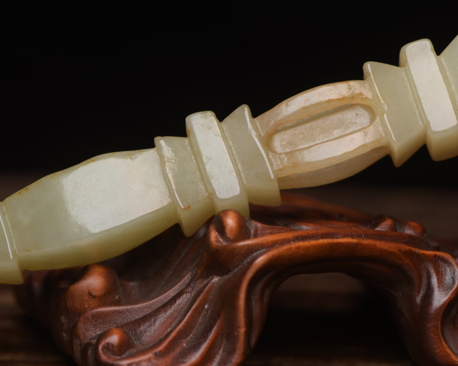 An Exquisite White Jade Ritual Implement - 9