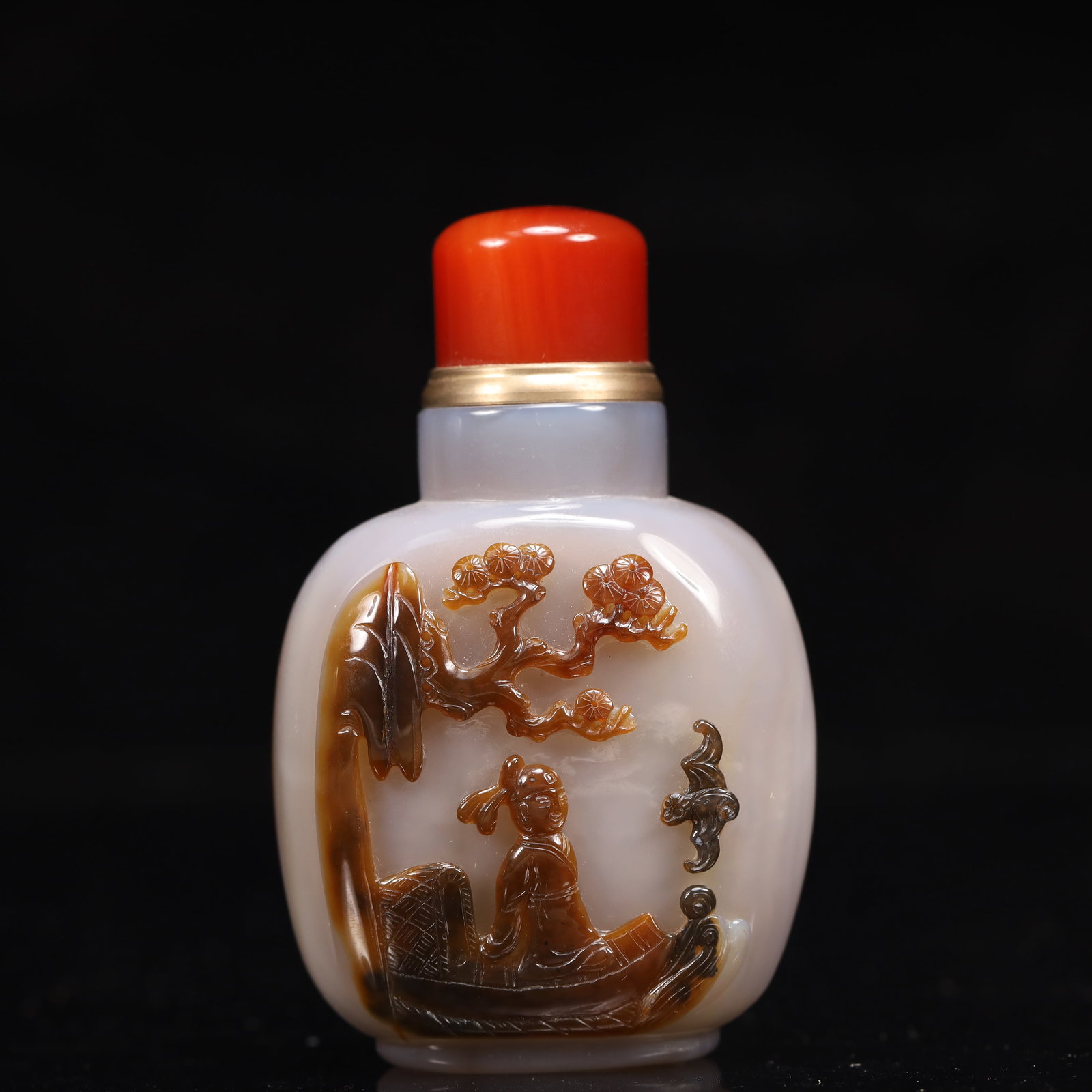 An Exquisite Agate Landscape and Figure Pattern Snuff Bottle: An Exquisite Agate Landscape and Figure Pattern Snuff Bottle,Qing Dynasty, China,Size:2inx1.2inx3.3in,Weight:108g 玛瑙山水人物纹鼻烟壶,È