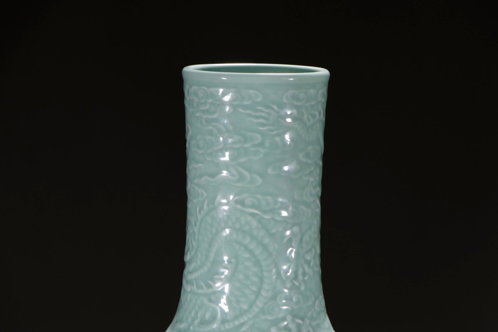 A Huge Celadon Glazed Auspicious Cloud and Dragon Pattern Vase - 2