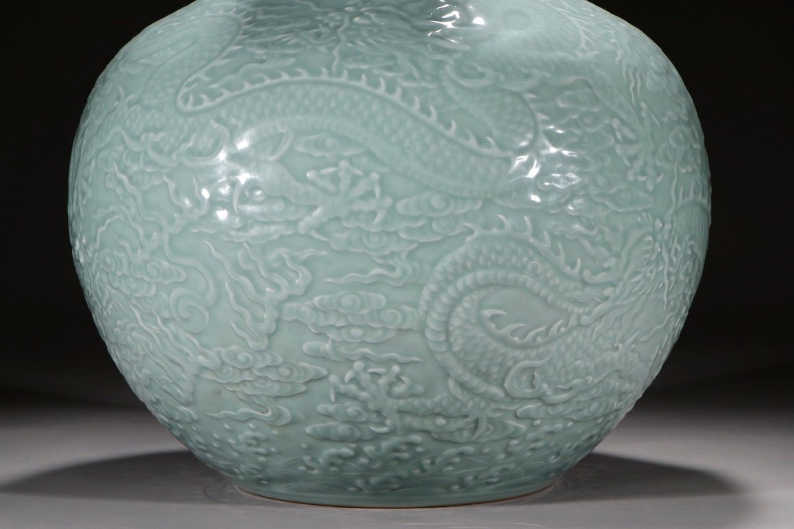 A Huge Celadon Glazed Auspicious Cloud and Dragon Pattern Vase - 4