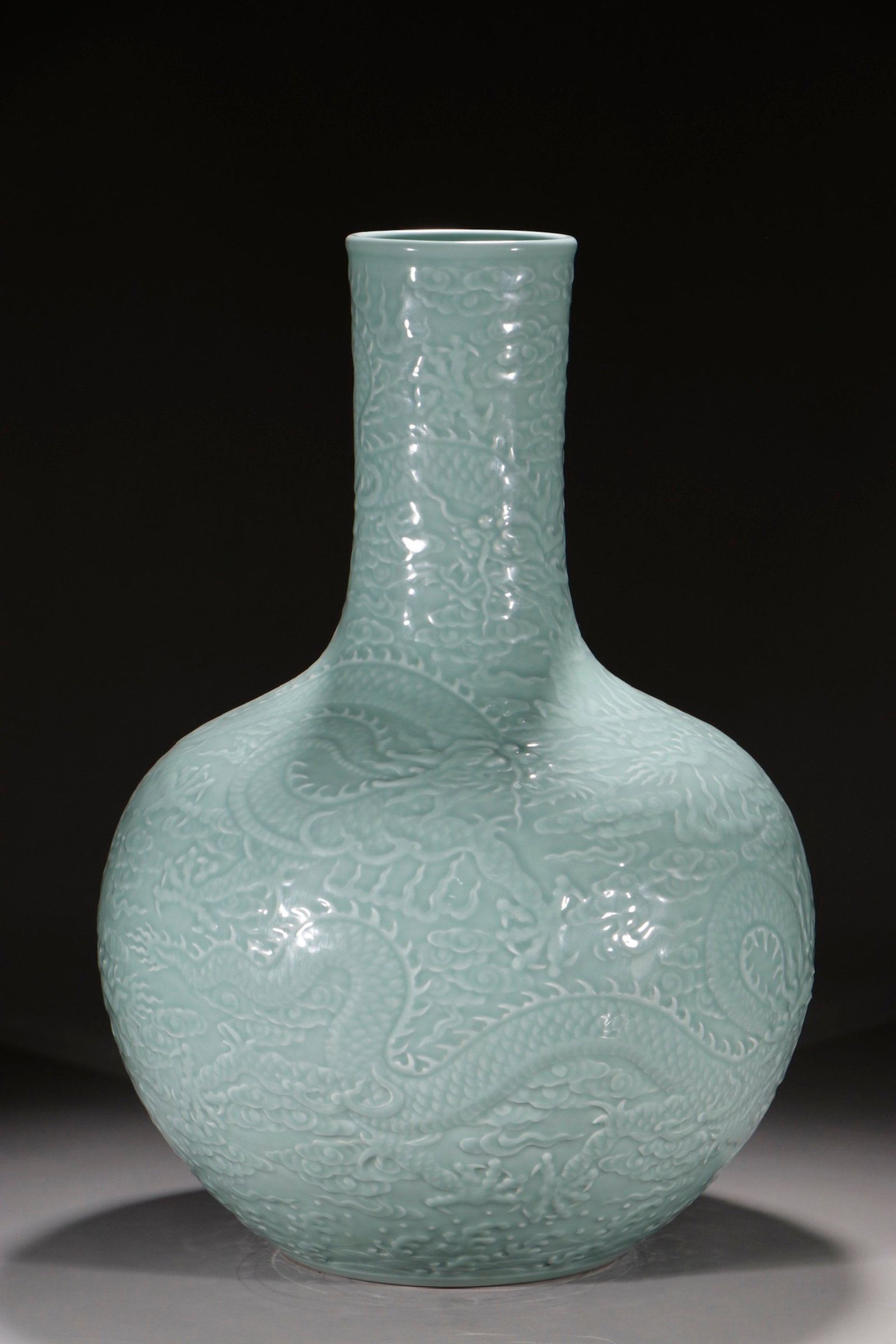 A Huge Celadon Glazed Auspicious Cloud and Dragon Pattern Vase - 6