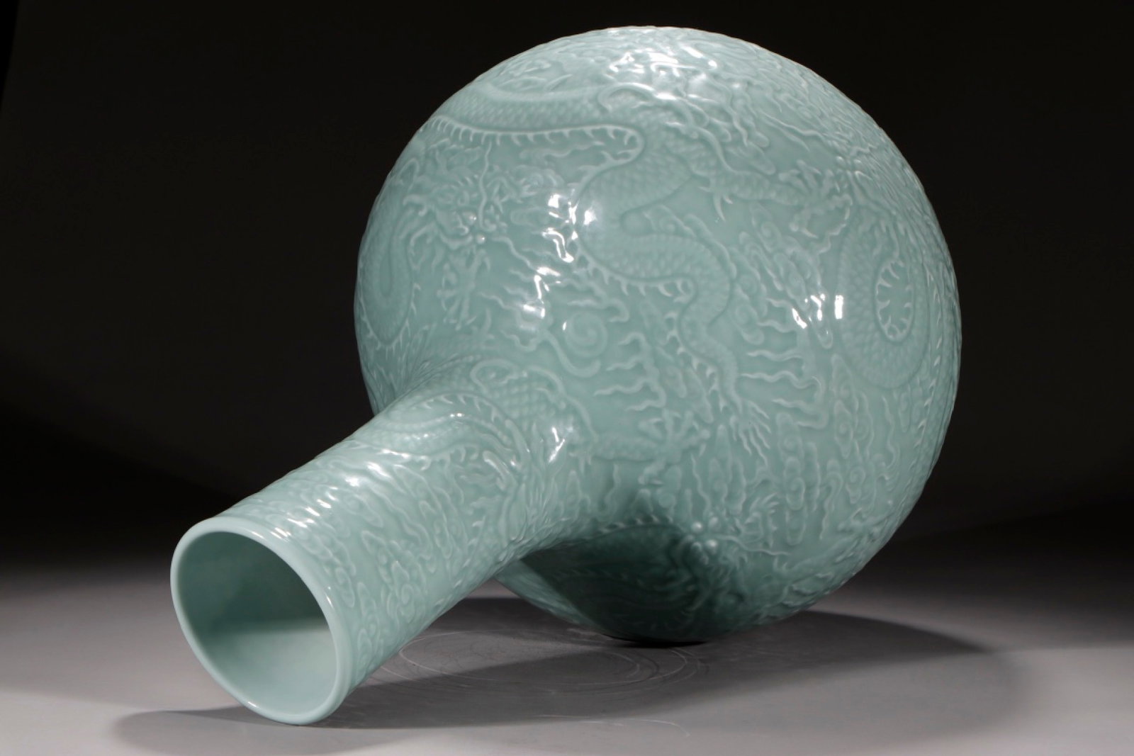 A Huge Celadon Glazed Auspicious Cloud and Dragon Pattern Vase - 7