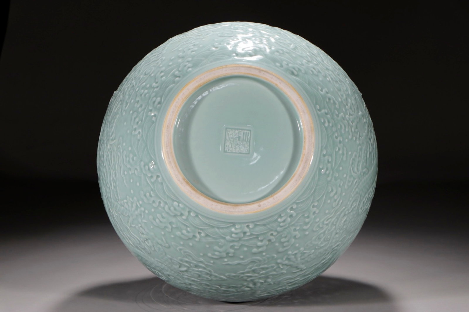 A Huge Celadon Glazed Auspicious Cloud and Dragon Pattern Vase - 8