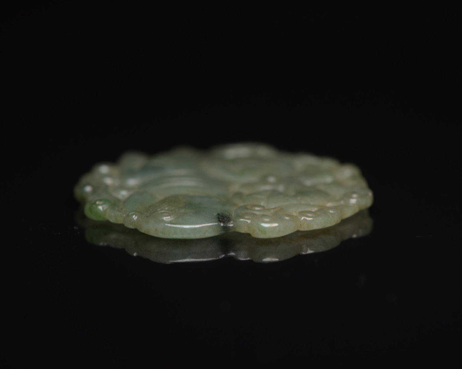 An Exquisite Jadeite Lion Pattern Pendant - 4