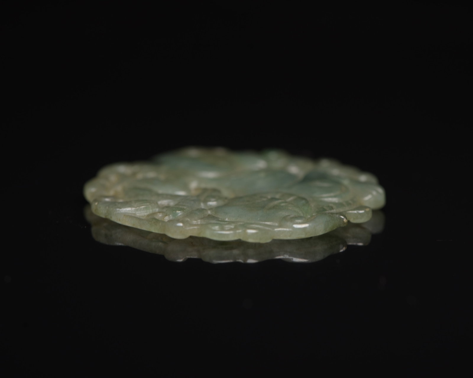 An Exquisite Jadeite Lion Pattern Pendant - 5