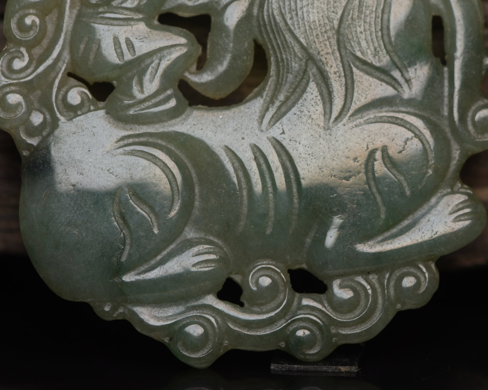 An Exquisite Jadeite Lion Pattern Pendant - 9