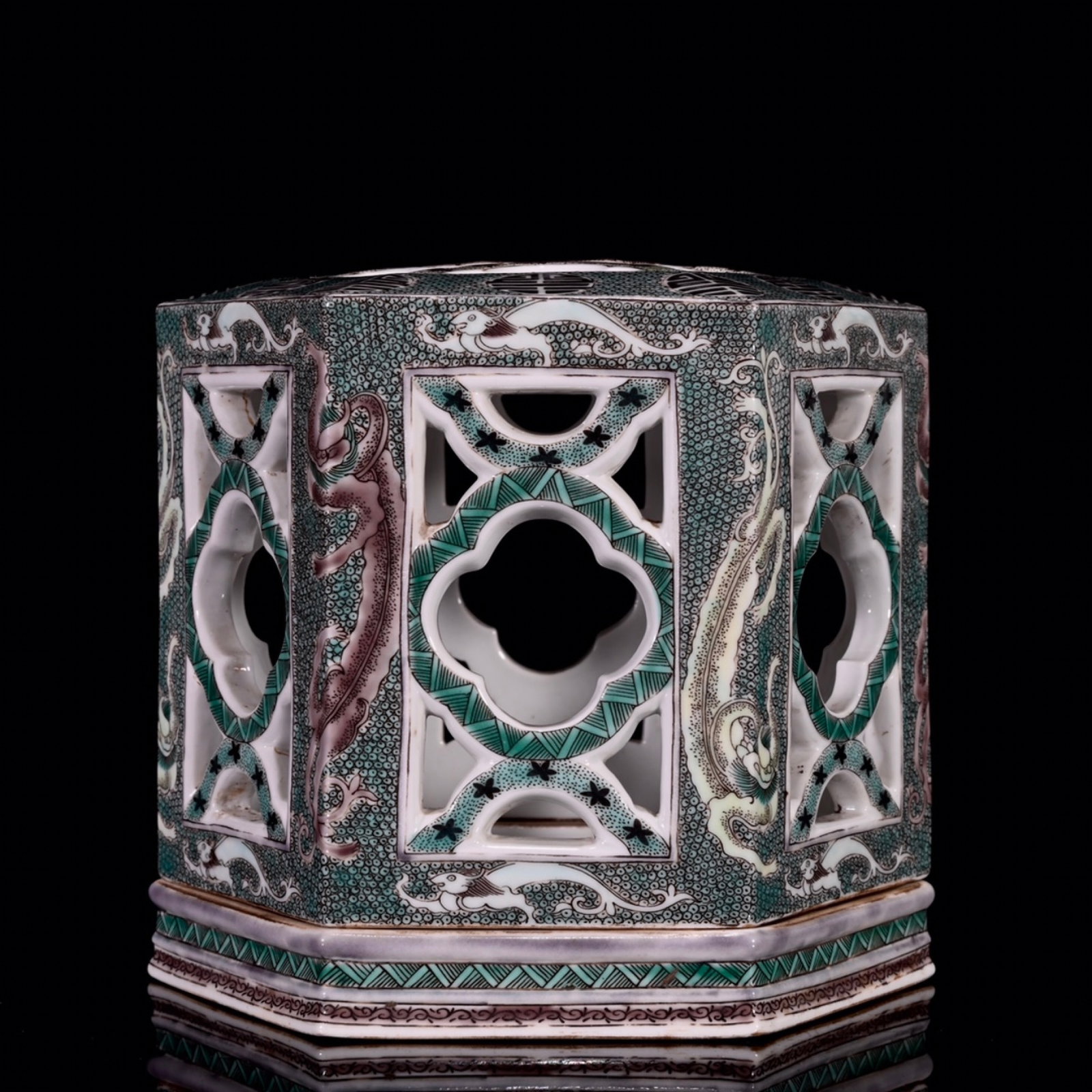 An Exquisite Wucai Chi-Dragon Pattern Censer: An Exquisite Wucai Chi-Dragon Pattern Censer,Qing Dynasty,China,Size:5.3inx5.1in 五彩螭龙纹香炉,中国清代