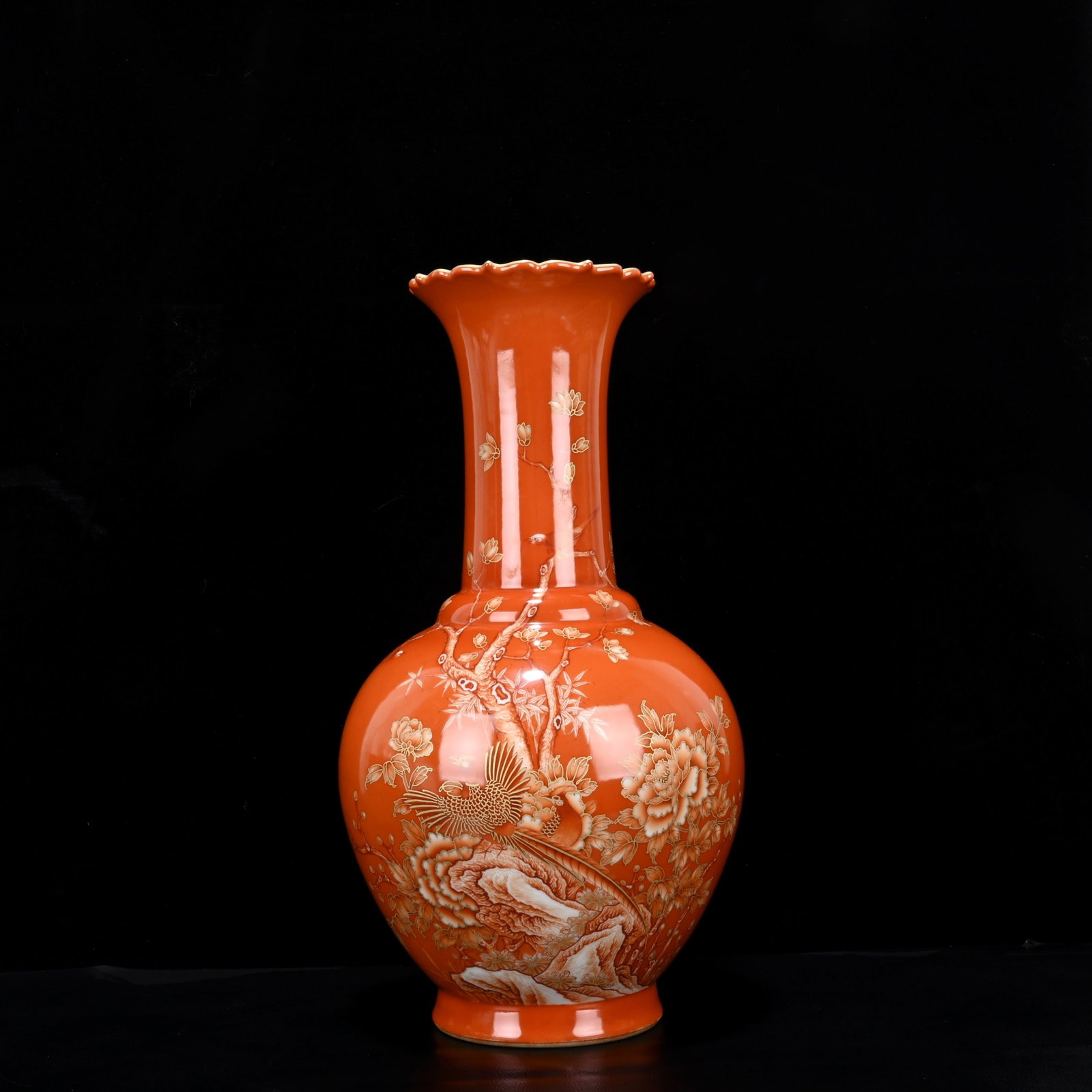 A Huge Iron-Red Painted Gold Flower and Bird Pattern Vase,with Poem: A Huge Iron-Red Painted Gold Flower and Bird Pattern Vase,with Poem,Qing Dynasty,China,Qianlong Six-Character Mark,Size:16.1inx9.1in 矾红描金花鸟纹瓶,&#