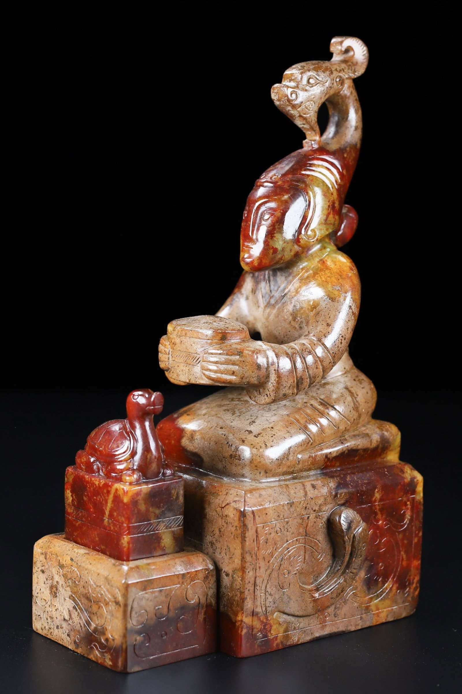 A Set of Fine Archaic Jade Figure and Turtle Seals: A Set of Fine Archaic Jade Figure and Turtle Seals,Ancient Time,China,with Mark,Size:(Figure Seal)4.5inx2.8inx7.5in,(Turtle Seal)2.1inx1.4inx0.9in,Weight:1.46kg 一套高古玉