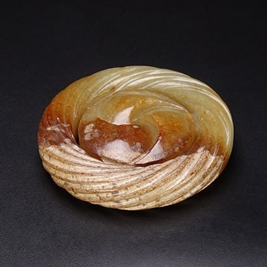 An Exquisite White Jade Pendant: An Exquisite White Jade Pendant,Qing Dynasty,China,Size:2.2inx2.2inx0.5in,Weight:55g 白玉挂件,中国清代