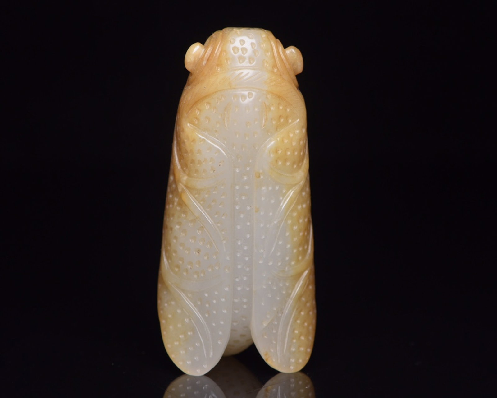 An Exquisite White Jade Cicada Ornament: An Exquisite White Jade Cicada Ornament,Qing Dynasty,China,Size:2.6inx1.3inx0.7in,Weight:58g 白玉蝉摆件,中国清代