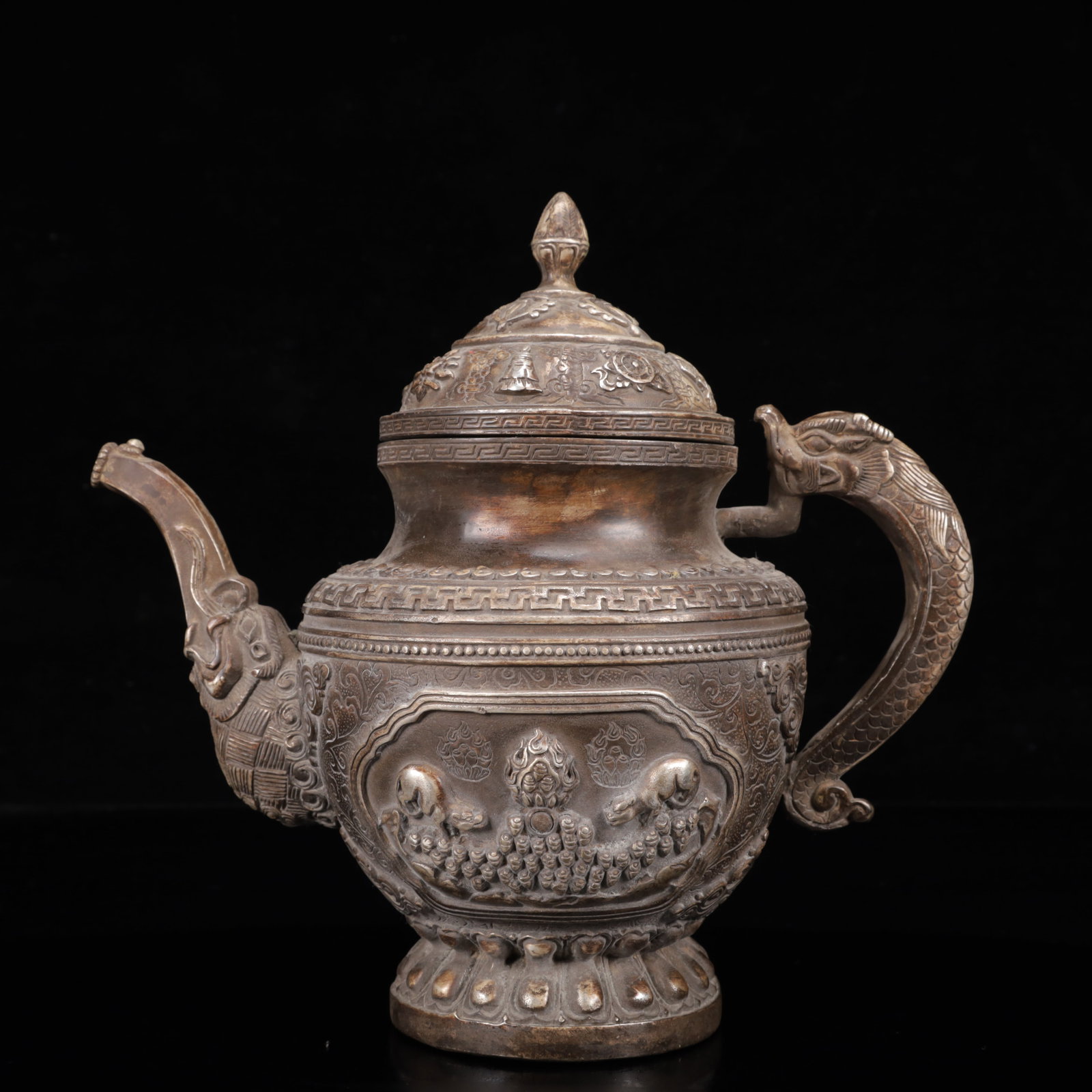 An Exquisite Silver-Plated Bronze Auspicious Beast Pattern Ewer (1 of 13)