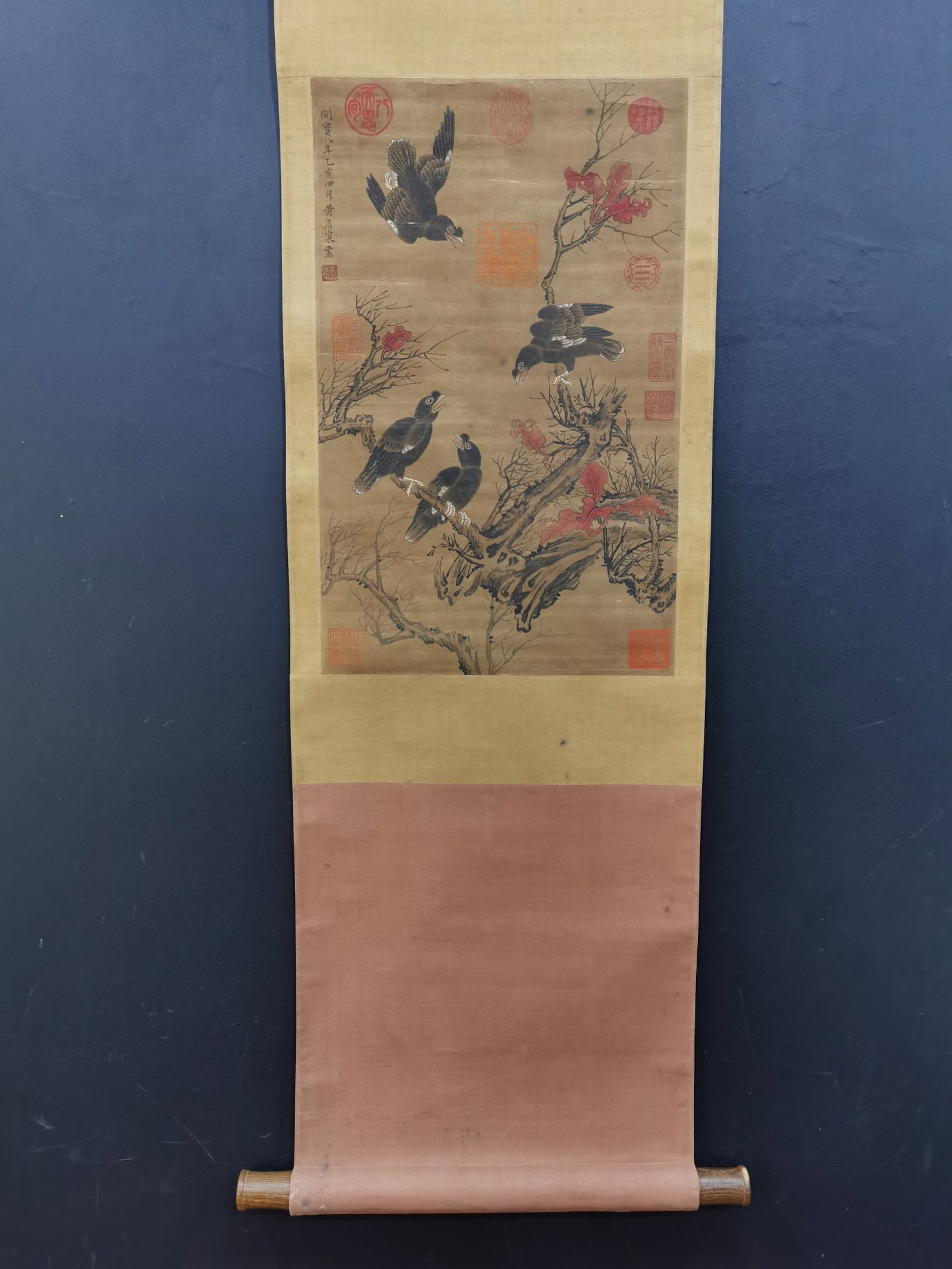 A Chinese Vertical Scroll Ink Painting of Flower and Bird on Silk: A Chinese Vertical Scroll Ink Painting of Flower and Bird on Silk,Huang Jucai,Size:19.3inx12.2in 一幅中国水墨绢本花鸟画立轴