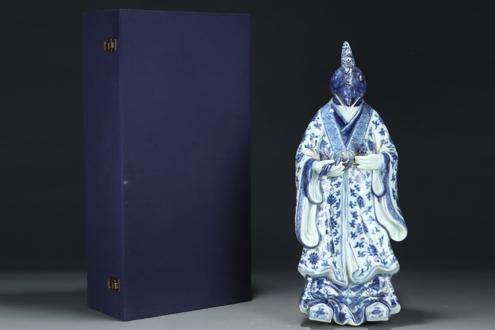 A Huge Blue and White Lotus Pattern Rooster Ornament: A Huge Blue and White Lotus Pattern Rooster Ornament,Ming Dynasty,China,Xuande Four-Character Mark,Size:20.3inx8.3in 青花缠枝莲纹鸡摆件,中&#