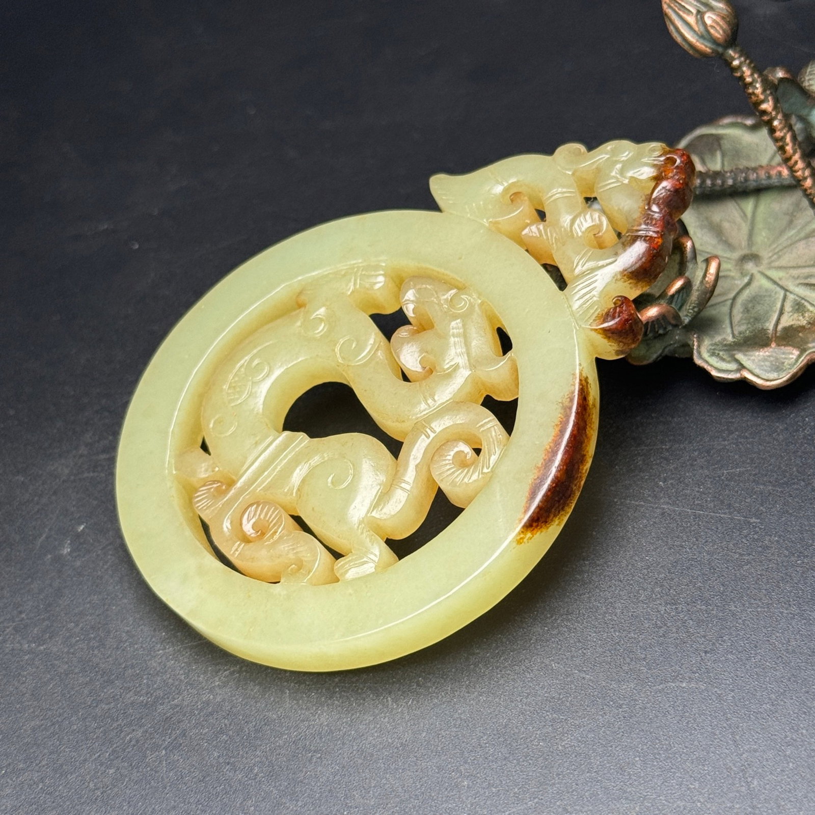 An Exquisite White Jade Dragon Pattern Pendant - 3