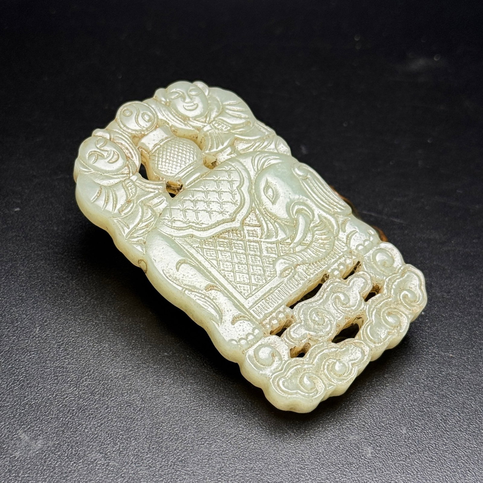 An Exquisite White Jade Elephant Pattern Pendant - 3