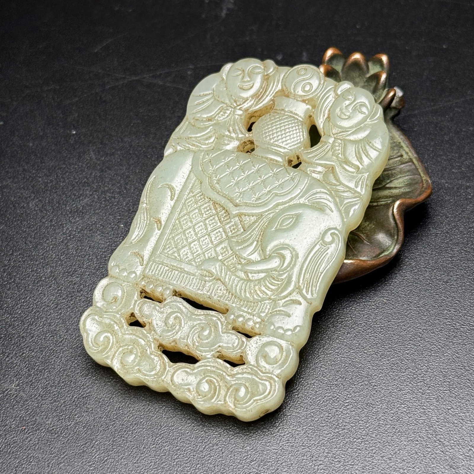 An Exquisite White Jade Elephant Pattern Pendant - 7