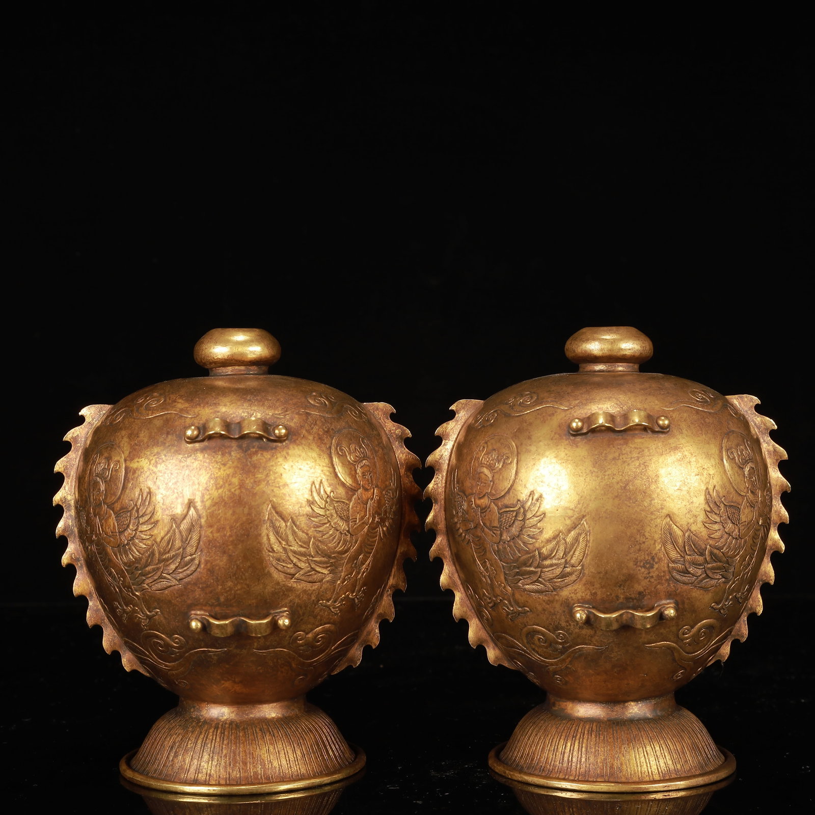 A Pair of Exquisite Gilt Bronze Figure Pattern Jars with Cover: A Pair of Exquisite Gilt Bronze Figure Pattern Jars with Cover,Qing Dynasty, China,Size:5.5inx5.1inx6.3in,Weight:1100g