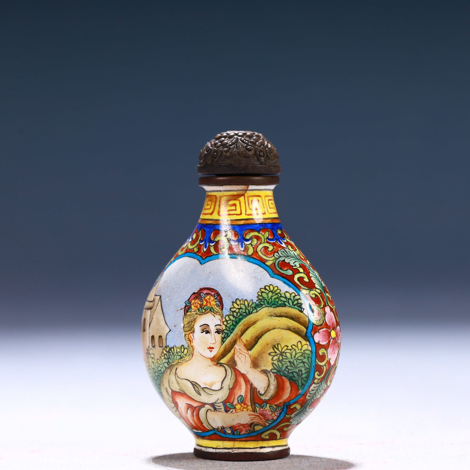 An Exquisite Painted Enamel Figure Pattern Snuff Bottle - 2