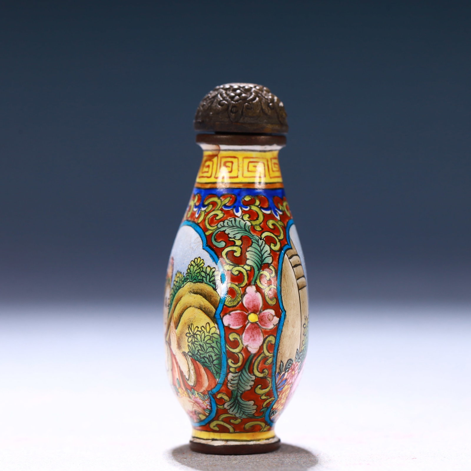 An Exquisite Painted Enamel Figure Pattern Snuff Bottle - 3