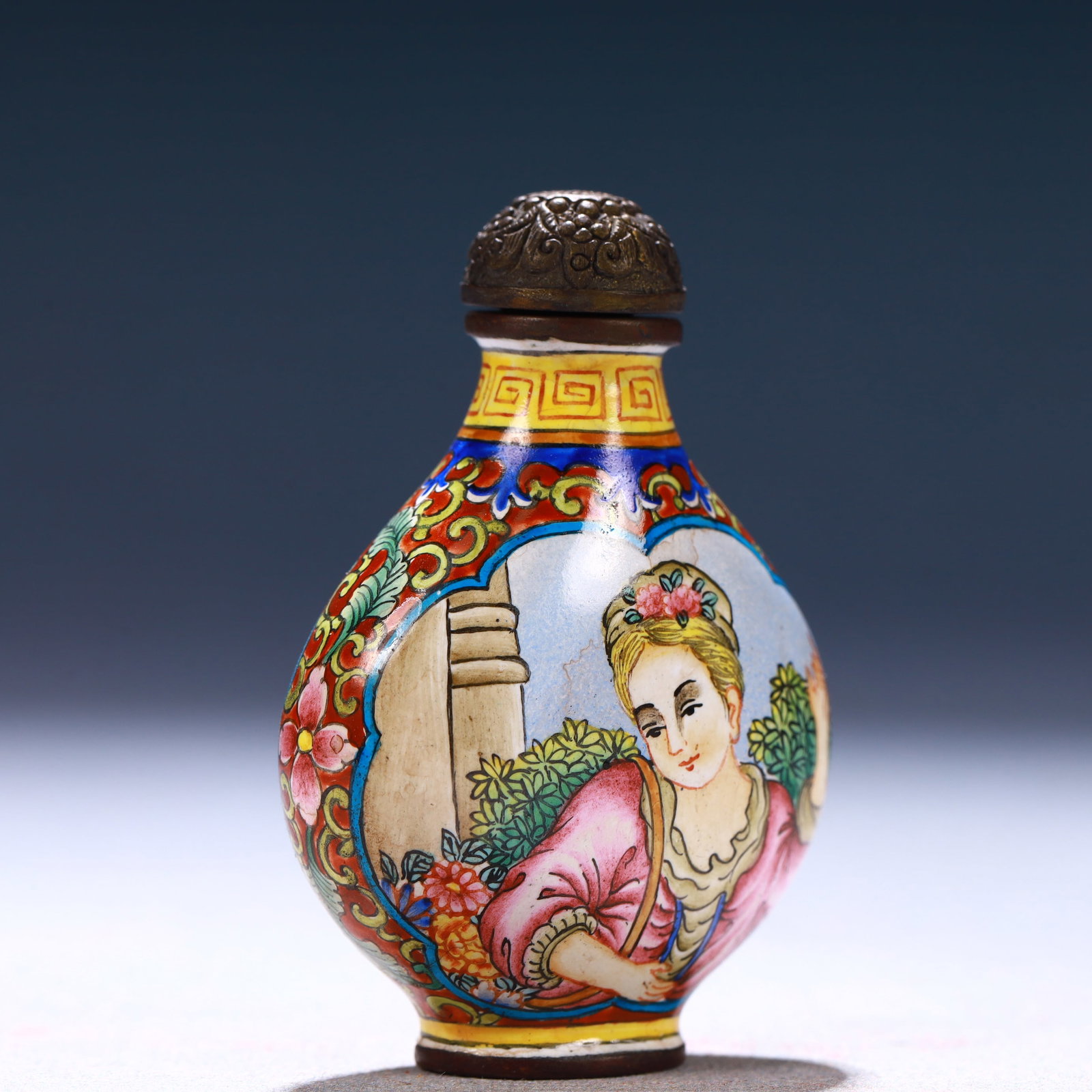 An Exquisite Painted Enamel Figure Pattern Snuff Bottle - 4