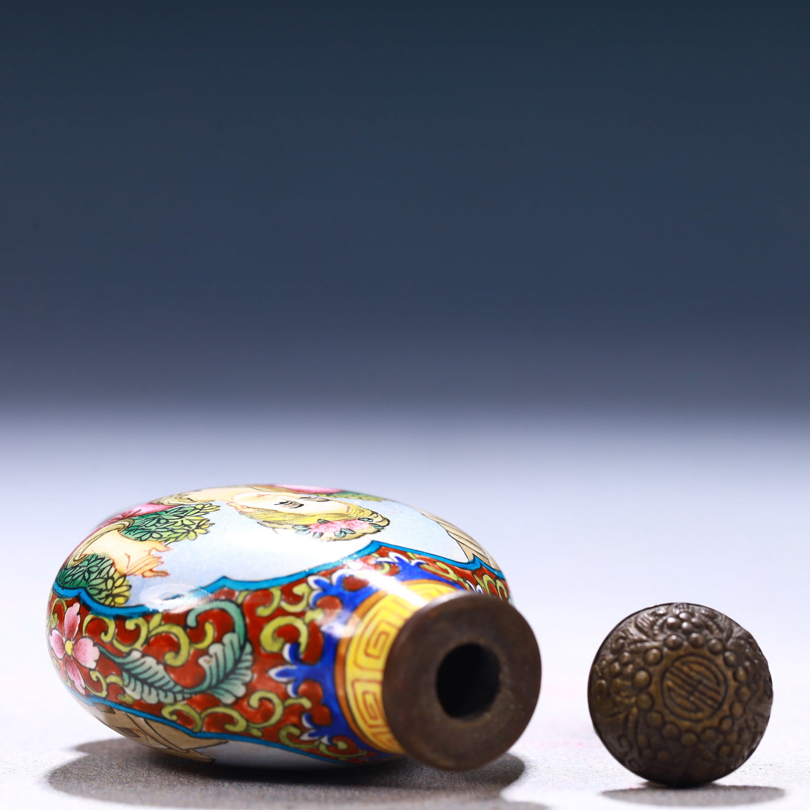 An Exquisite Painted Enamel Figure Pattern Snuff Bottle - 6