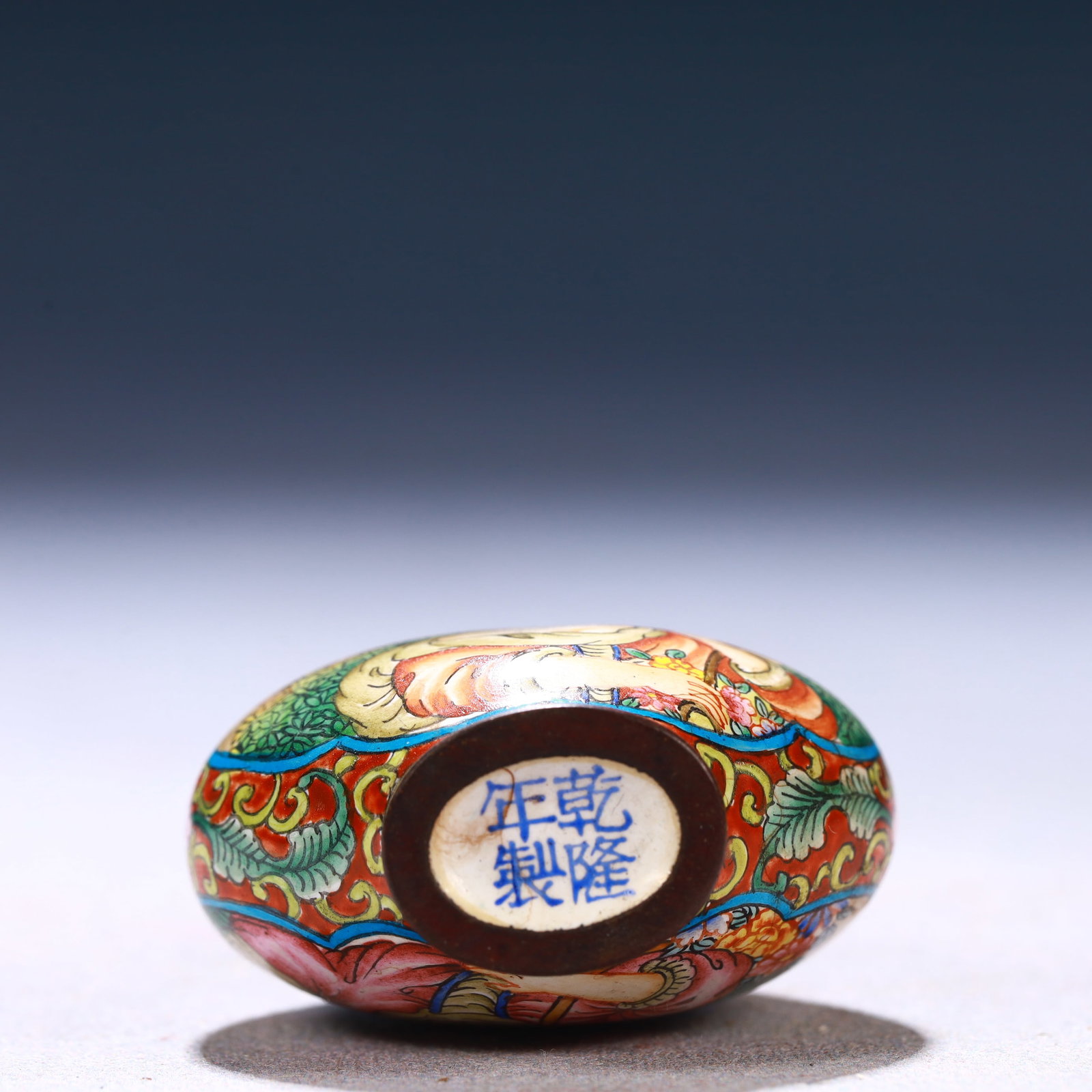 An Exquisite Painted Enamel Figure Pattern Snuff Bottle - 7