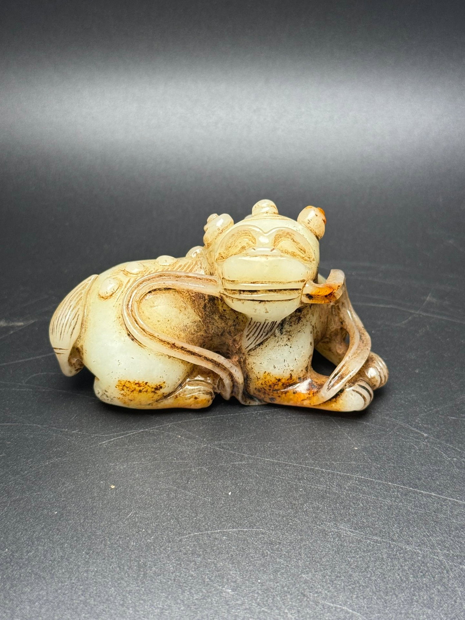 An Exquisite White Jade Wealth-Attracting Creature Ornament: An Exquisite White Jade Wealth-Attracting Creature Ornament,Qing Dynasty,China,Size:79mmx47mmx47mm,Weight:163g 白玉貔貅摆件,中国清代