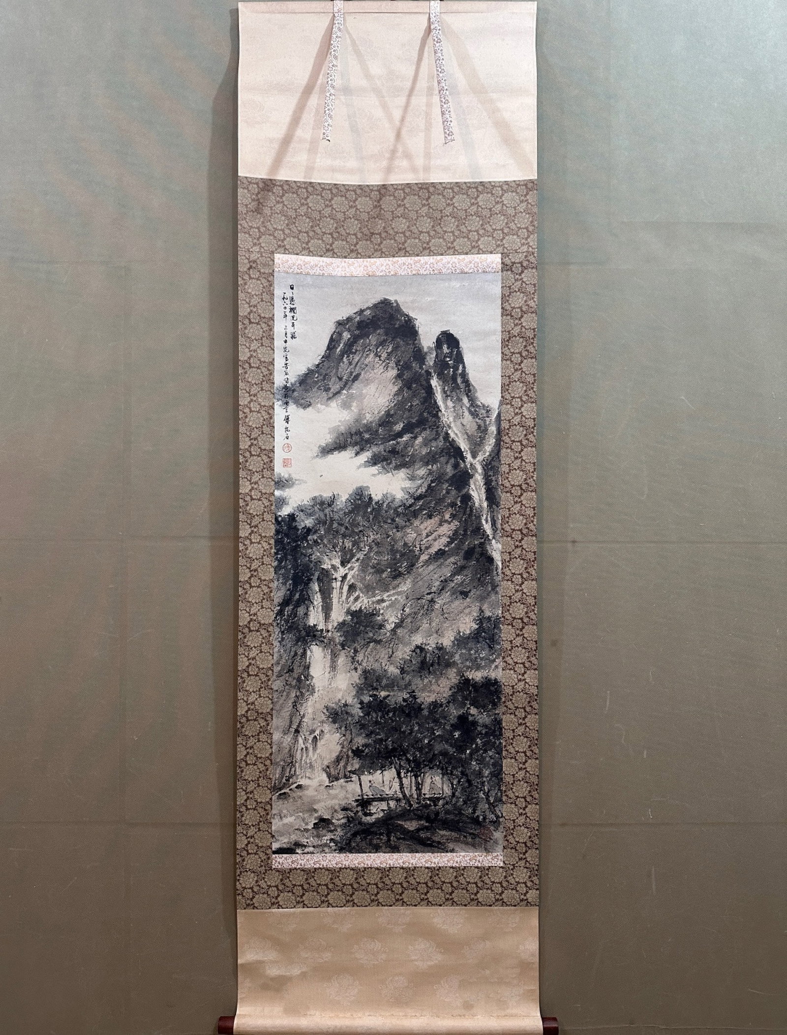 A Chinese Vertical Scroll Ink Painting of Landscape on Paper: A Chinese Vertical Scroll Ink Painting of Landscape on Paper,Fu Baoshi,Size:16.1inx40.9in 一幅中国水墨山水画立轴,傅抱ĳ