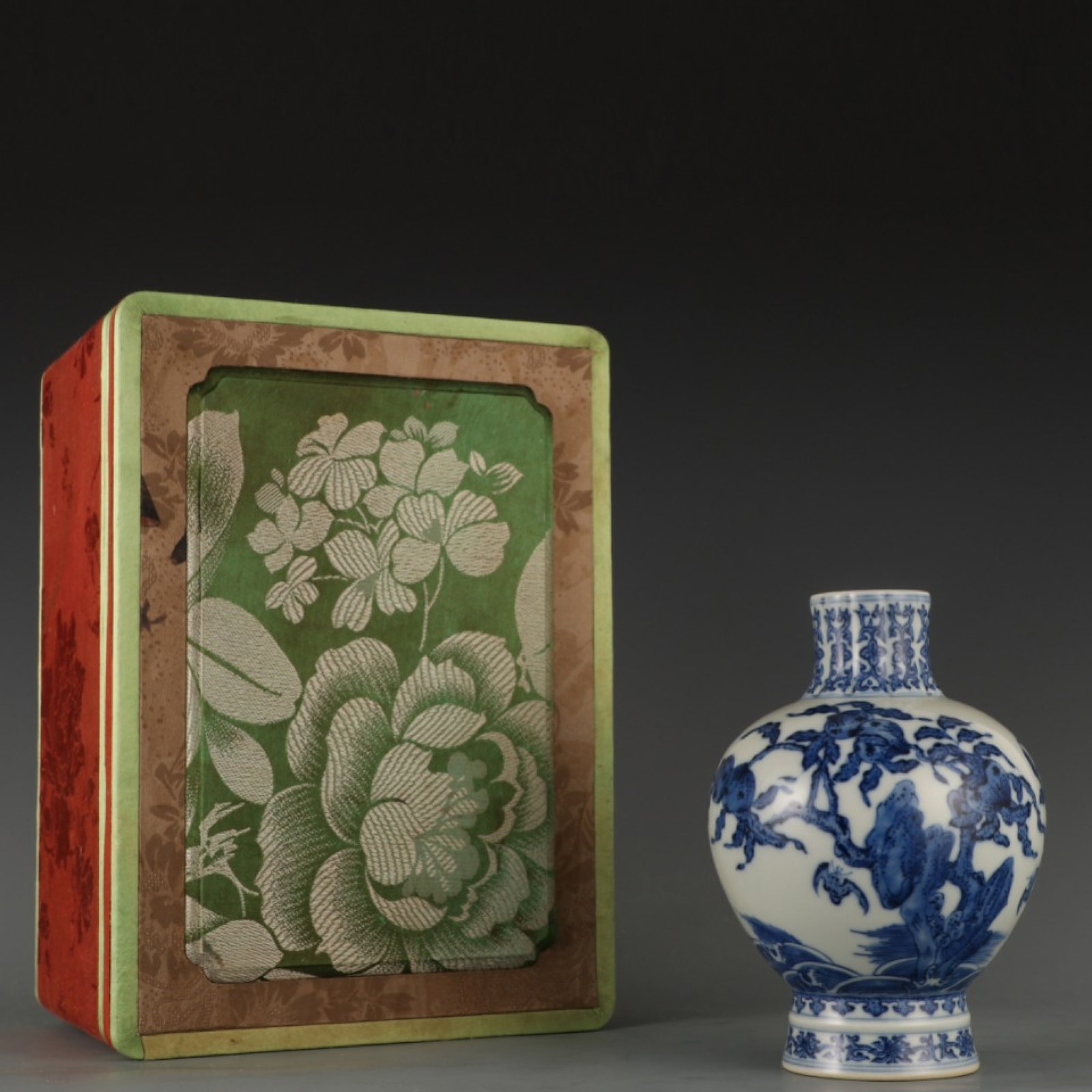 An Exquisite Blue and White Bats and Peach Pattern Vase: An Exquisite Blue and White Bats and Peach Pattern Vase,Qing Dynasty,China,Qianlong Six-character Mark,Size:7.3inx2.6in 青花福寿纹瓶,中国清代