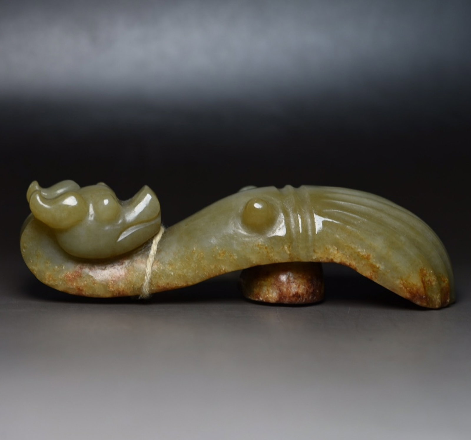 An Exquisite White Jade Dragon Ornament: An Exquisite White Jade Dragon Ornament,Qing Dynasty,China,Size:4.6inx1.3inx1.1in,Weight:160g 白玉龙摆件,中国清代