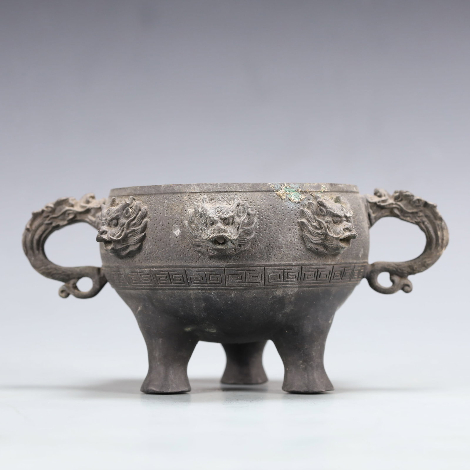 An Exquisite Bronze Auspicious Beast Double-Ears and Tripod Censer: An Exquisite Bronze Auspicious Beast Double-Ears and Tripod Censer,Qing Dynasty, China,With Mark,Size:7.5inx5.9inx3.7in Weight:650g 铜瑞兽双耳三足香