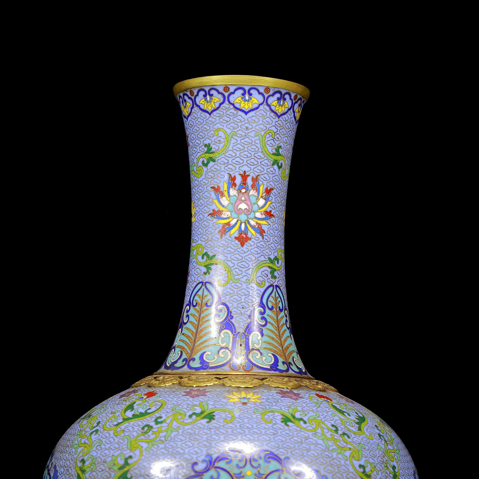 A Huge Cloisonne Bats and Peach Pattern Vase: A Huge Cloisonne Bats and Peach Pattern Vase,Qing Dynasty, China,Qianlong Four-character Mark,Size:8.7inx16.9in,Weight:5870g 景泰蓝福寿纹瓶，清