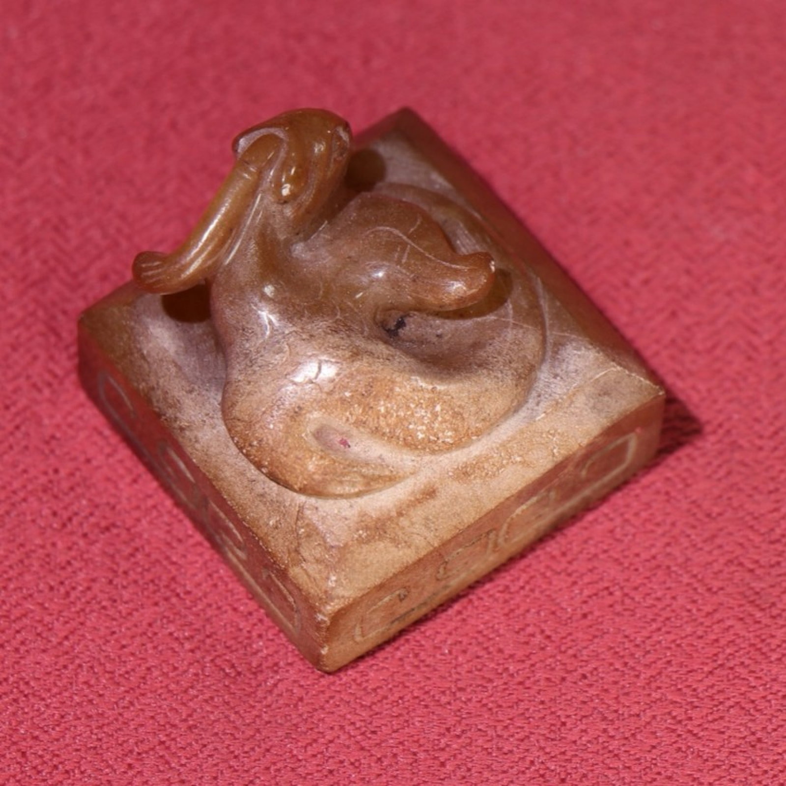 An Exquisite White Jade Auspicious Beast Seal: An Exquisite White Jade Auspicious Beast Seal,Qing Dynasty,China,with Mark,Size:30mmx30mmx26mm,Weight:44g 白玉瑞兽印章,中国清代,带