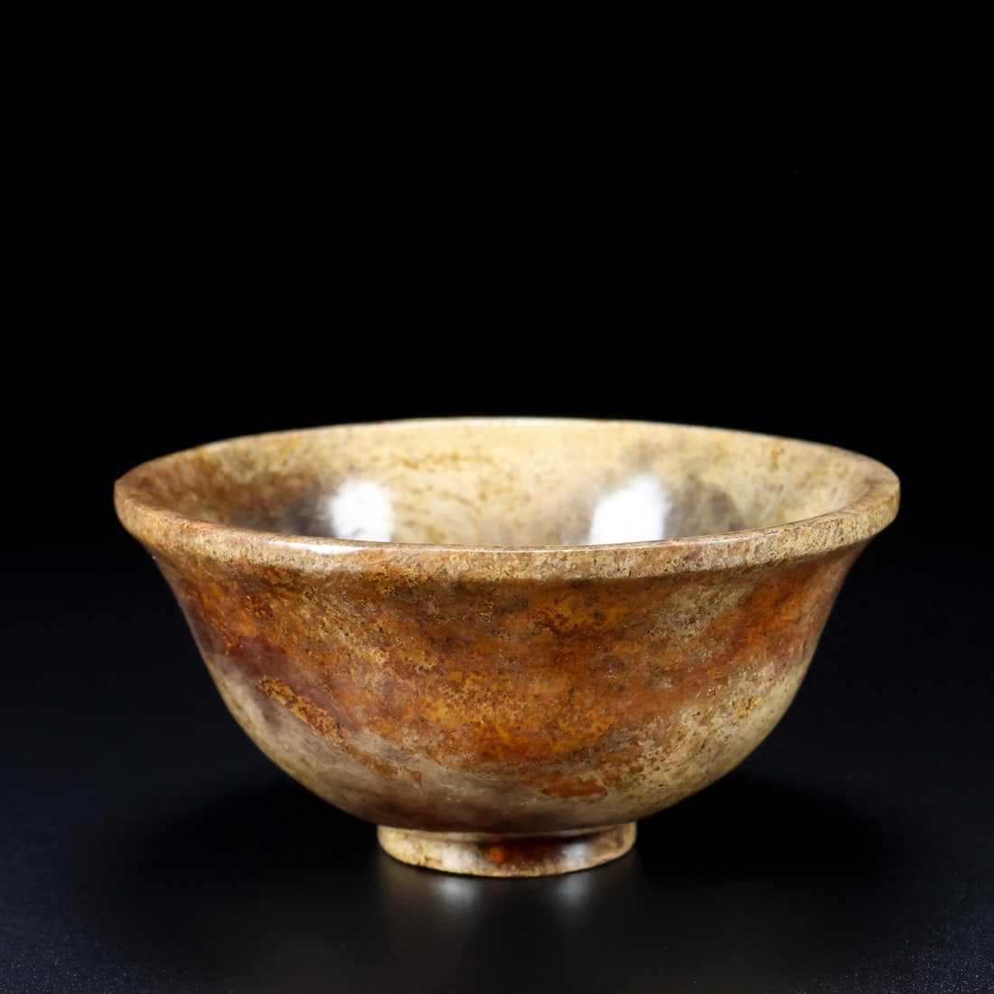 An Exquisite White Jade Bowl: An Exquisite White Jade Bowl,Qing Dynasty,China,Size:3.9inx3.9inx2in,Weight:141g 白玉碗,中国清代